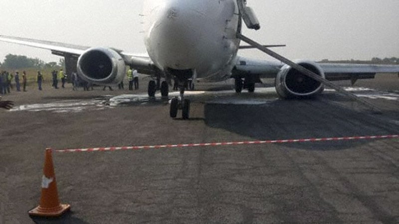 accidente aéreo boeing 737 gomair daños fallo tren de aterrizaje