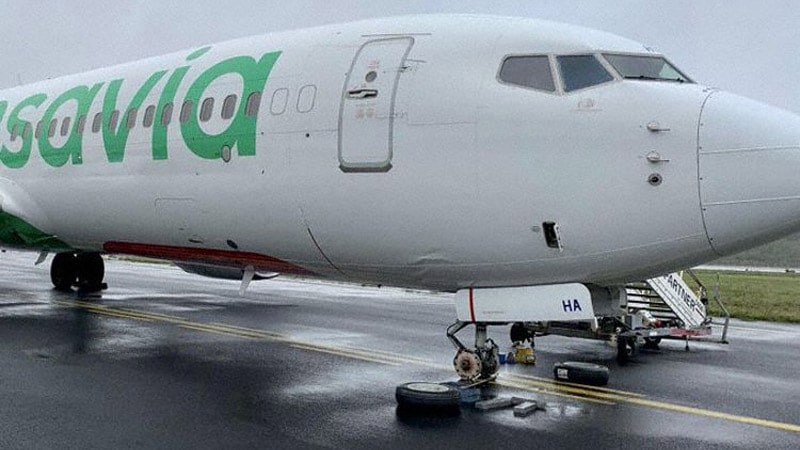 estado tren aterrizaje delantero fuselaje boeing 737 transavia accidentado