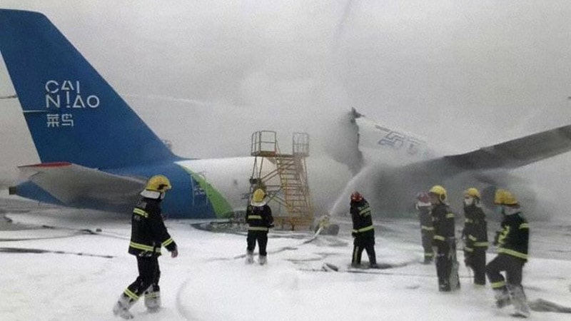 Estado en el que quedó el avión de Aviastar tras arder la carga de su interior