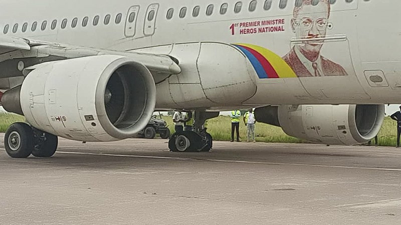 ruedas reventadas tren aterrizaje airbus a320 congo airways