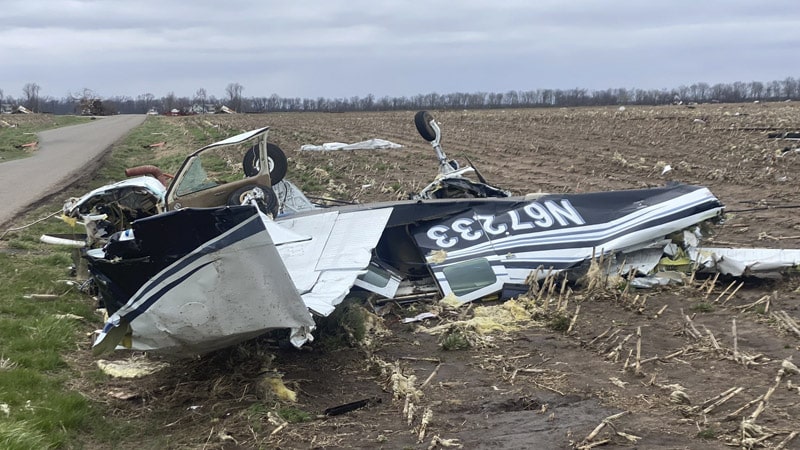 avioneta destruida debido al paso de un tornado aeropuerto crawford county