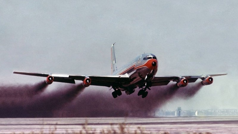cuanto contamina avion boeing 707