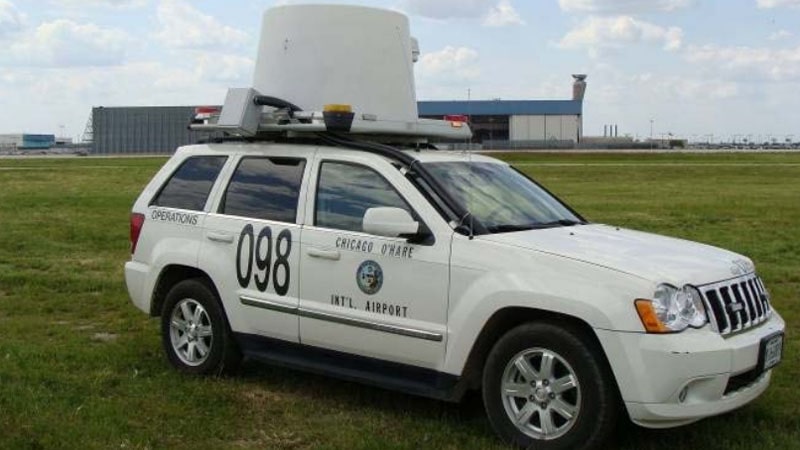 vehículo aeroportuario equipado detector fod