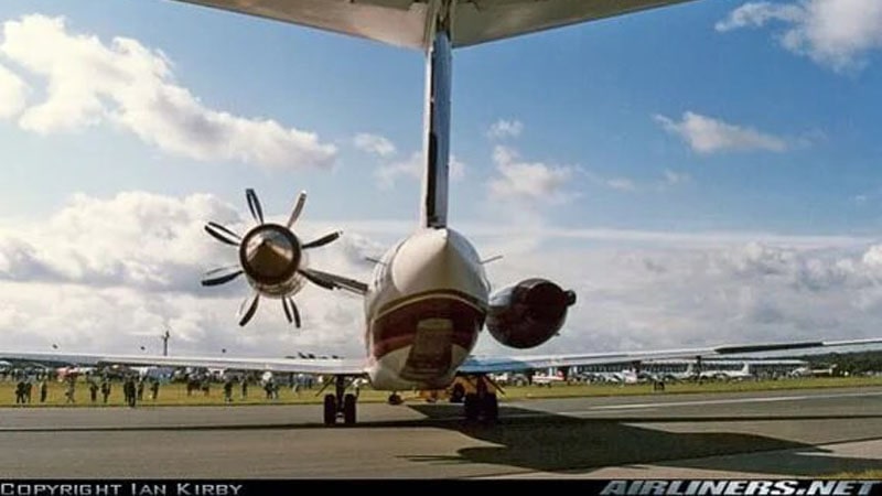 Comparación entre el motor JT8D y el GE36 UnDucted Propfan en un avión MD80