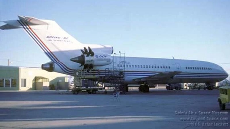 Motor GE36 UnDucted Propfan montado en un avión Boeing 727