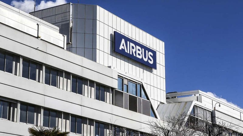 En Airbus se puede trabajar con perfiles como mecánico de aviones, piloto, ingeniero, economista...
